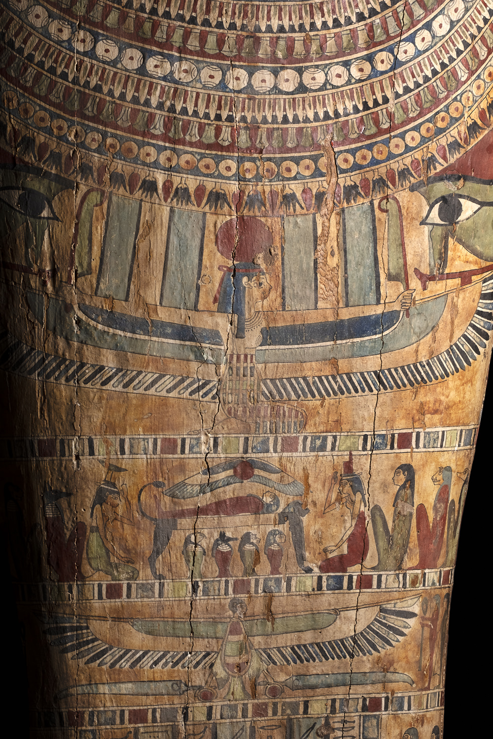 Photographing The Coffin Of Tasheriankh For Golden Mummies Of Egypt